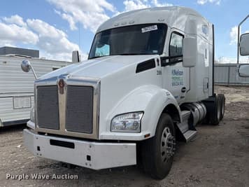 Main image Kenworth T880