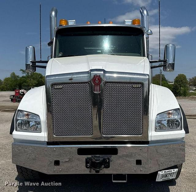 Image of Kenworth T880 equipment image 1