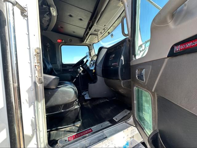 Image of Kenworth W900 equipment image 4