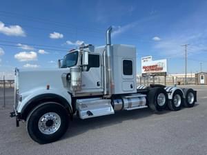 2022 Kenworth W900 Image