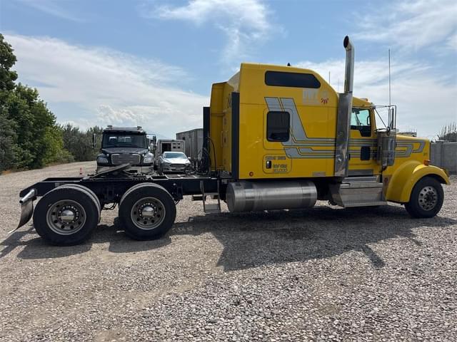 Image of Kenworth W900 equipment image 3