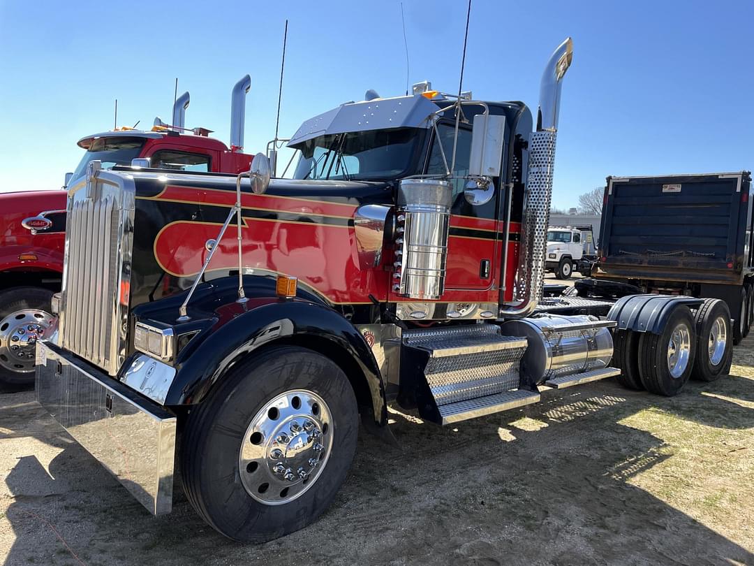 Image of Kenworth W900 Primary image