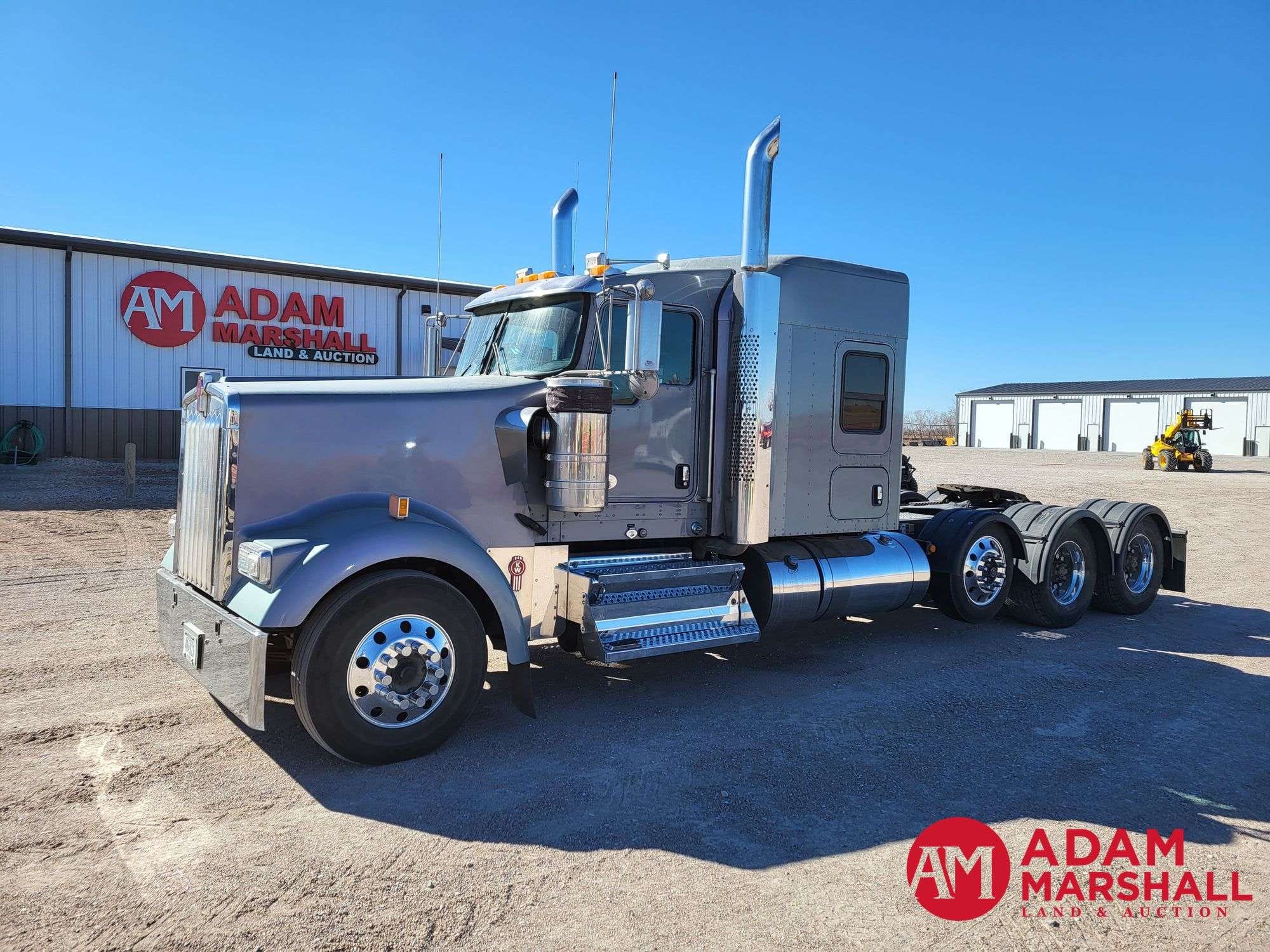 2022 Kenworth W900 Equipment Image0