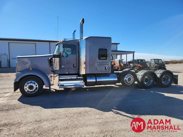 Image of Kenworth W900 equipment image 2