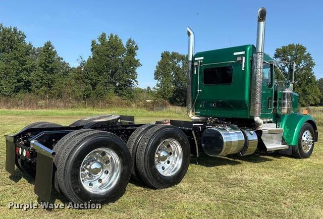 Image of Kenworth W900 equipment image 4