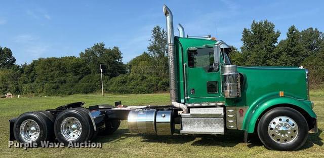 Image of Kenworth W900 equipment image 3