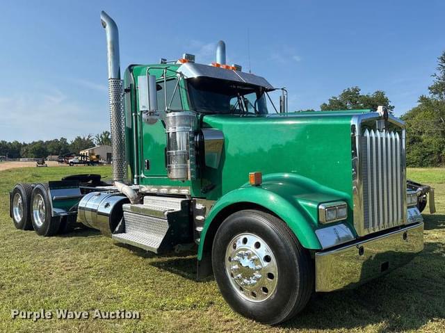 Image of Kenworth W900 equipment image 2