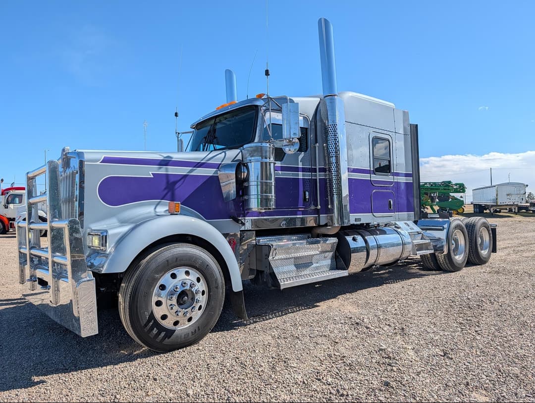 Image of Kenworth W900L Primary image