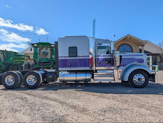 Image of Kenworth W900L equipment image 2