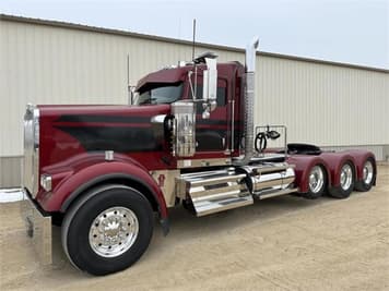 Main image Kenworth W900L