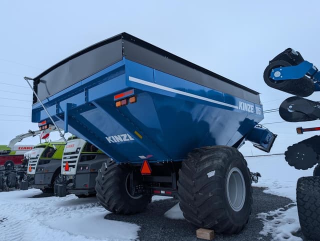 Image of Kinze 1051 equipment image 1