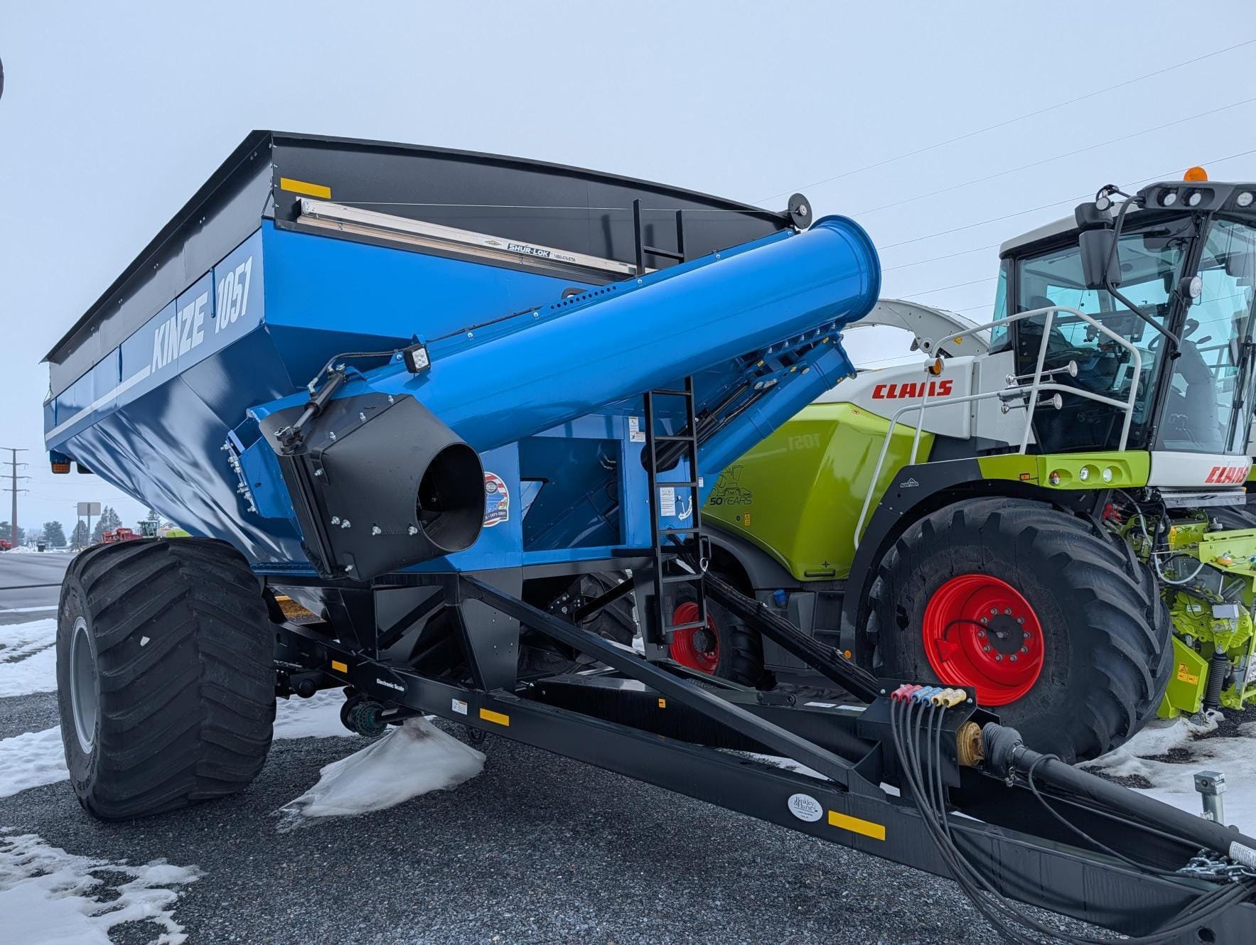 2022 Kinze 1051 Equipment Image0