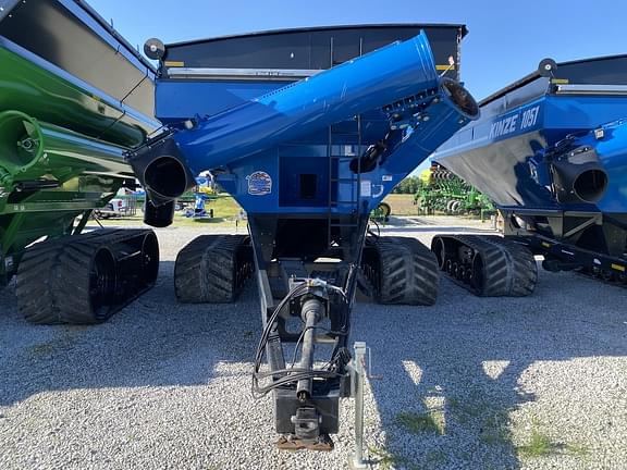 Image of Kinze 1051 equipment image 1