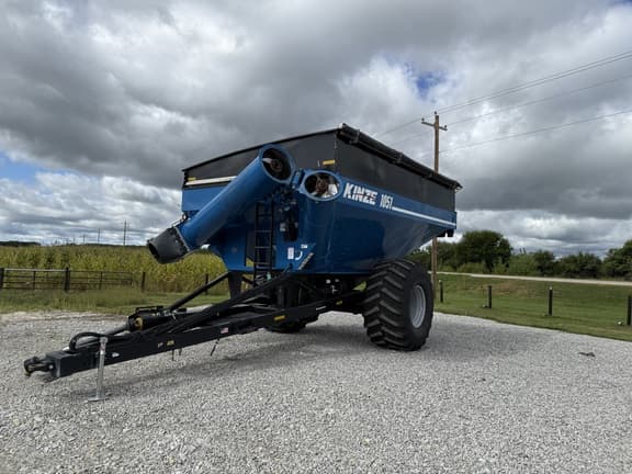 Image of Kinze 1051 equipment image 1