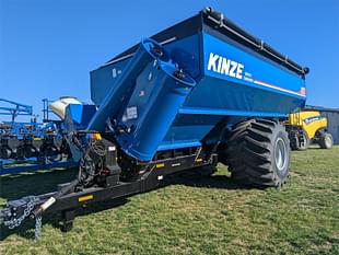 2022 Kinze 1121 Equipment Image0