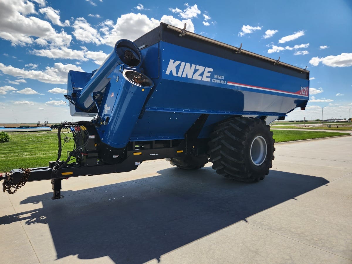 2022 Kinze 1121 Equipment Image0
