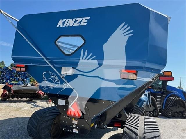 Image of Kinze 1321 equipment image 1