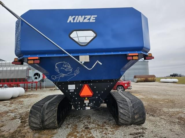 Image of Kinze 1321 equipment image 1