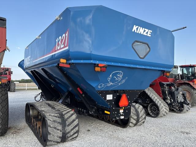 Image of Kinze 1321 equipment image 4