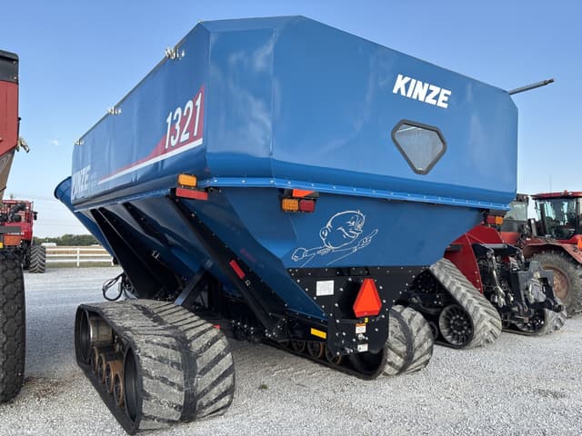 Image of Kinze 1321 equipment image 4