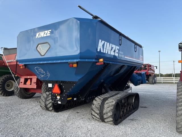 Image of Kinze 1321 equipment image 2