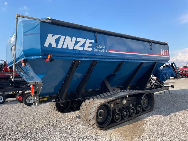 Image of Kinze 1421 equipment image 1