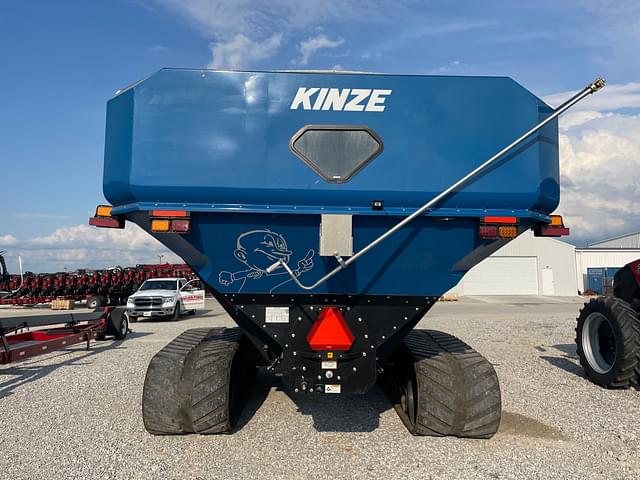 Image of Kinze 1421 equipment image 2