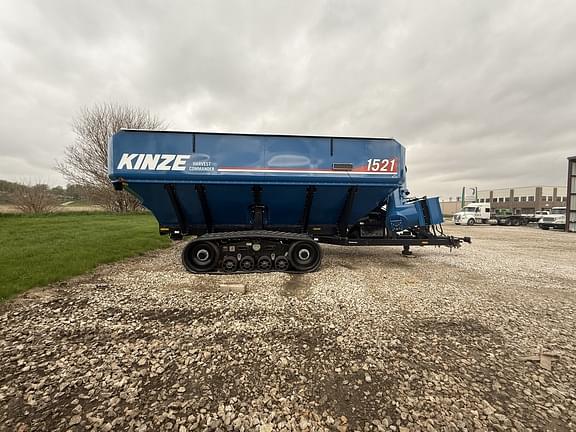 Image of Kinze 1521 equipment image 1
