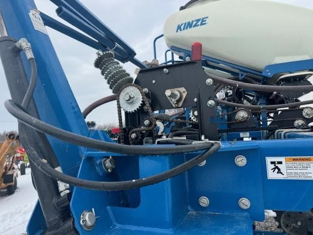 Image of Kinze 3505 equipment image 4