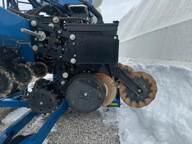 Image of Kinze 3505 equipment image 3