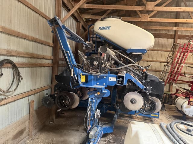 Image of Kinze 3505 equipment image 2