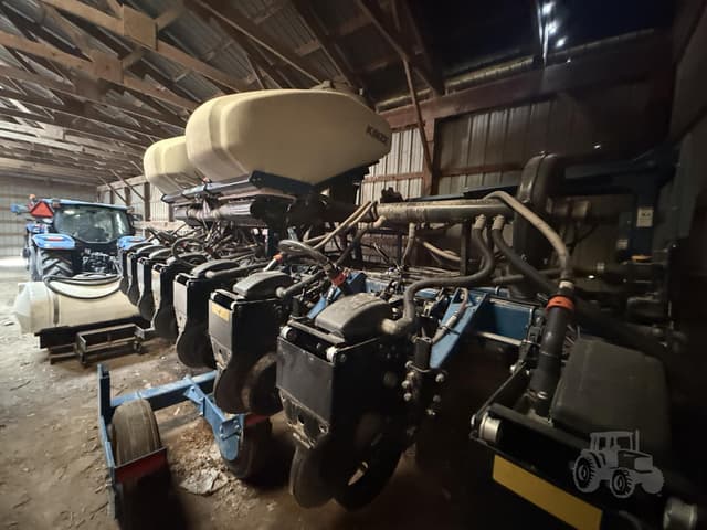 Image of Kinze 3505 equipment image 3