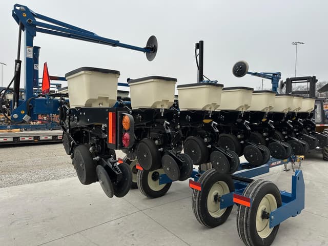 Image of Kinze 3505 equipment image 2