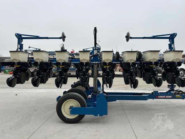 Image of Kinze 3505 equipment image 1