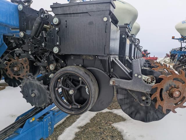 Image of Kinze 3605 equipment image 2