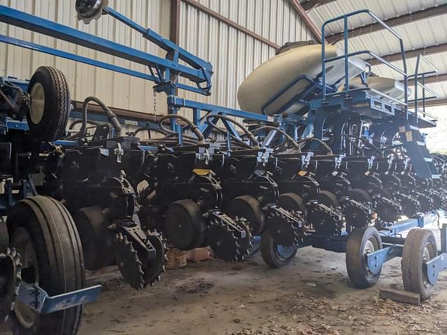 Image of Kinze 3605 equipment image 3