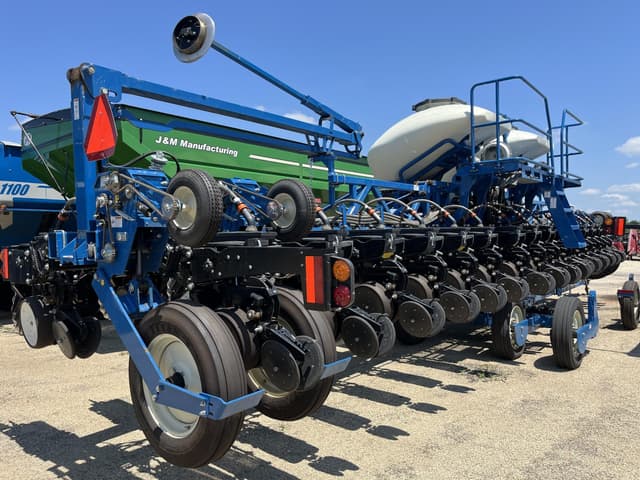 Image of Kinze 3605 equipment image 2