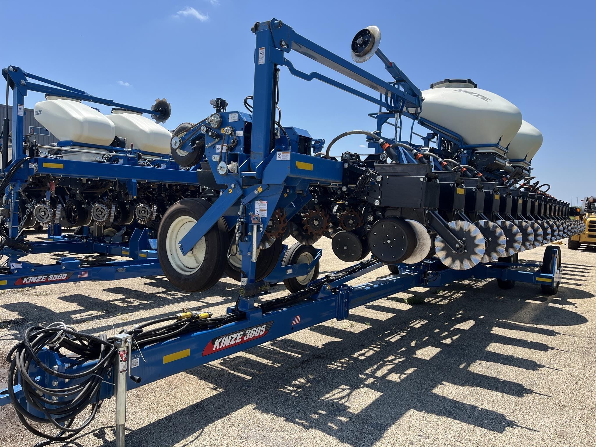 2022 Kinze 3605 Equipment Image0