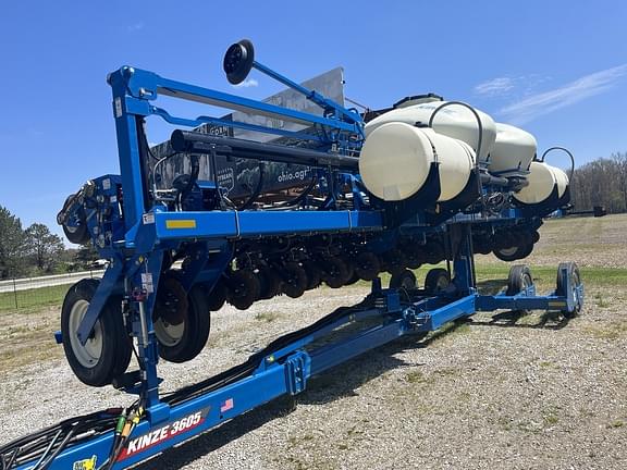 Image of Kinze 3605 equipment image 2