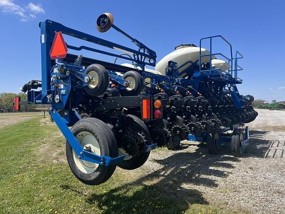 Image of Kinze 3605 equipment image 3