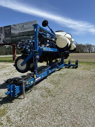 Image of Kinze 3605 equipment image 4