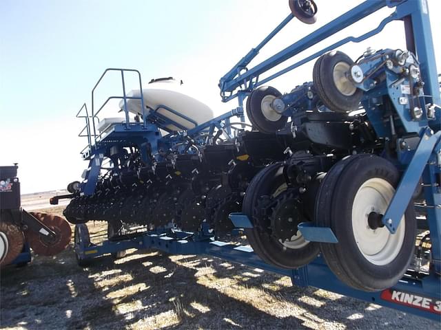 Image of Kinze 3605 equipment image 3