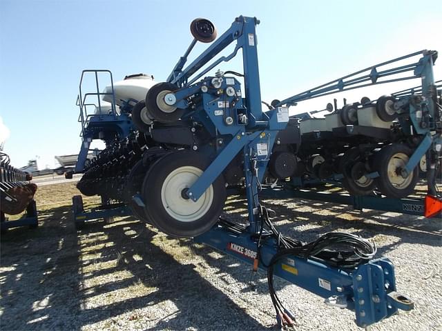 Image of Kinze 3605 equipment image 2