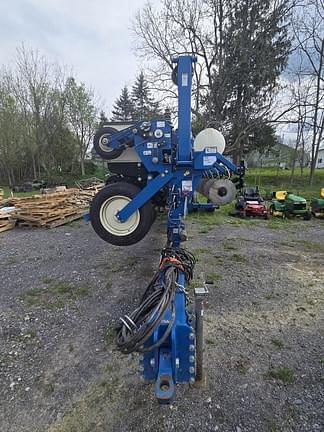 Image of Kinze 3605 equipment image 2