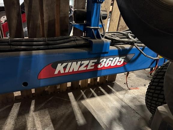 Image of Kinze 3605 equipment image 3