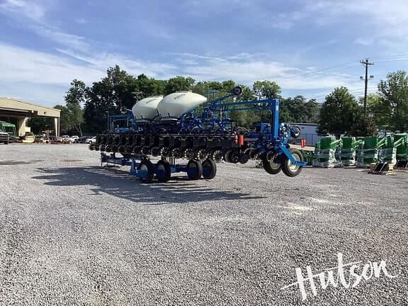 Image of Kinze 3605 equipment image 3