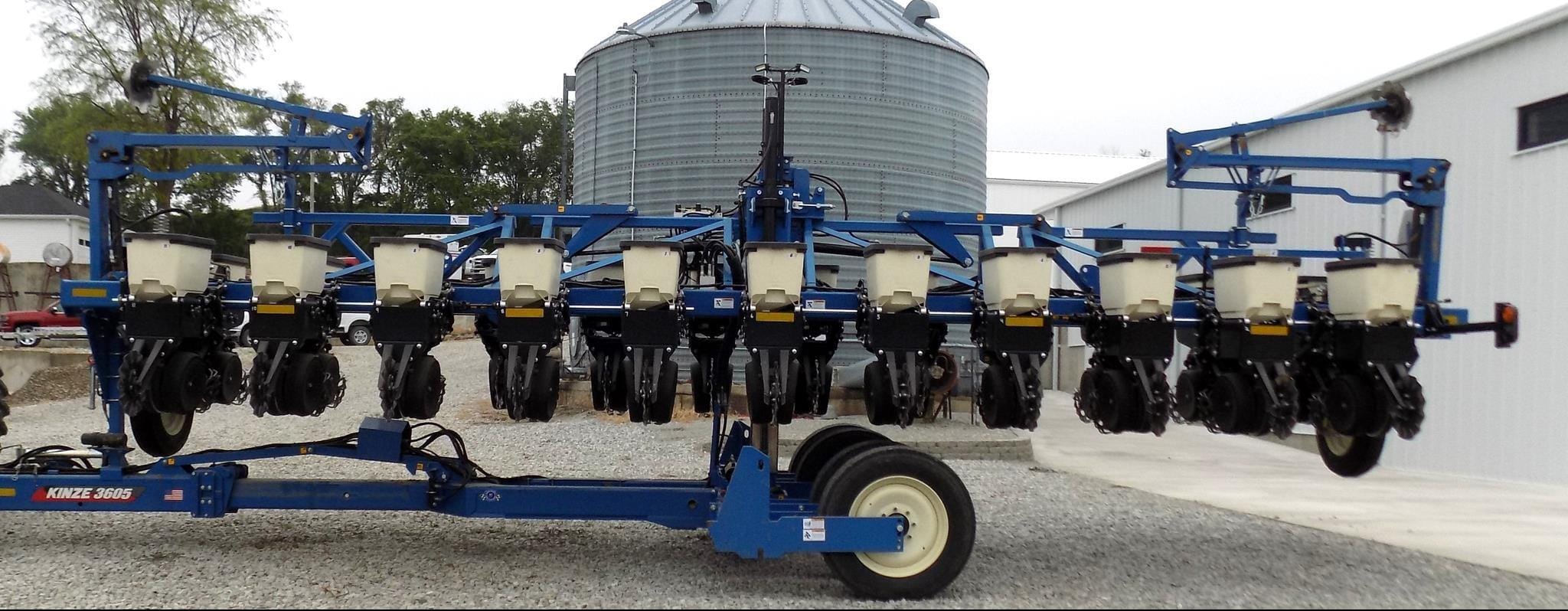 2022 Kinze 3605 Equipment Image0