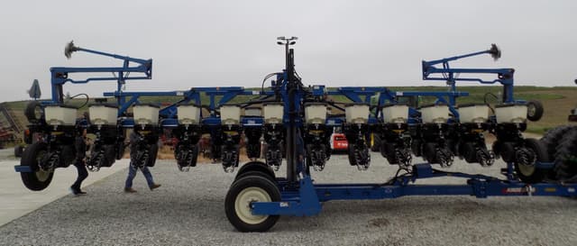 Image of Kinze 3605 equipment image 2