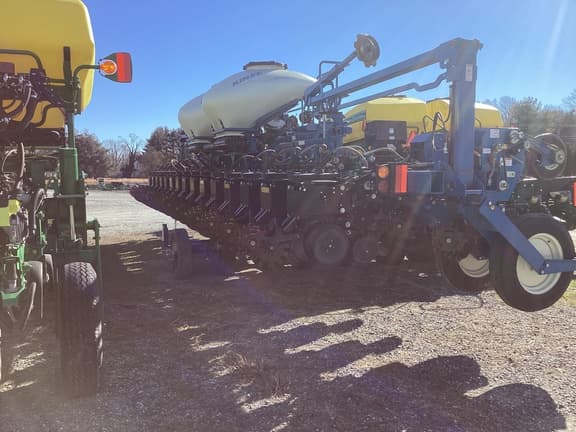 Image of Kinze 3605 equipment image 3