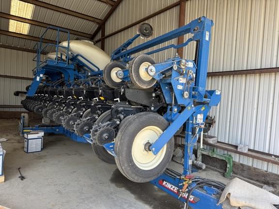 Image of Kinze 3605 equipment image 2